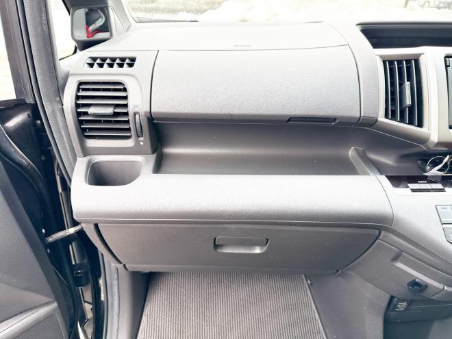 ステップワゴン2.0Gコンフォート セレクション 4WD　ローンが不安な方＜優遇ローン＞寒冷地仕様　両側パワースライドドア　純正ナビ　 4WD