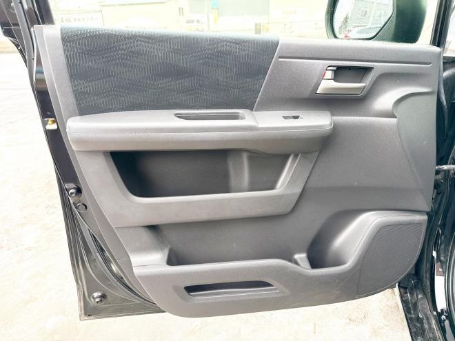 ステップワゴン2.0Gコンフォート セレクション 4WD　ローンが不安な方＜優遇ローン＞寒冷地仕様　両側パワースライドドア　純正ナビ　 4WD