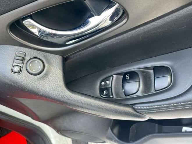 エクストレイル2.0 20S 2列車 4WD　ETC　パワステ　パワーウィンドウ　ABS　アイドリングストップ　エアコン　ナビ　キーレスエントリー　寒冷地仕様 2000