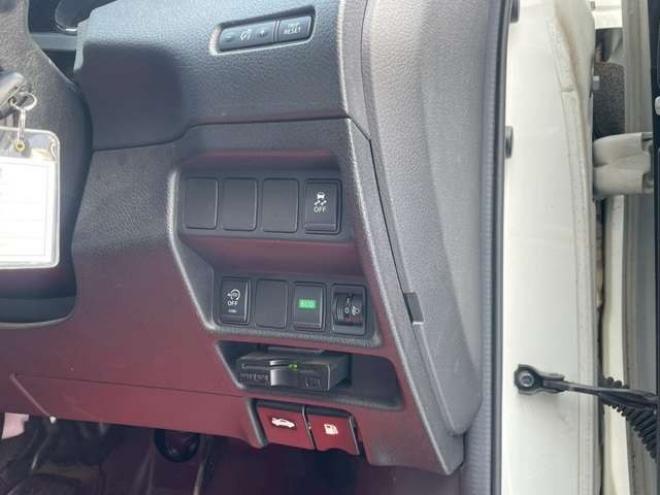 エクストレイル2.0 20S 2列車 4WD　ETC　パワステ　パワーウィンドウ　ABS　アイドリングストップ　エアコン　ナビ　キーレスエントリー　寒冷地仕様 2000