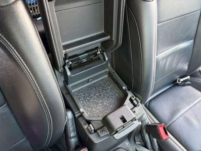 ラングラーアンリミテッド サハラ 3.6L 4WD　エアコン　クルーズコントロール　パワステ　パワーウィンドウ　フロントカメラ　サイドカメラ　バックカメラ　キーレスエントリー　アルミホイール　ABS　横滑り防止装置　盗難防止装置　フルセグTV 正規輸入車 3600