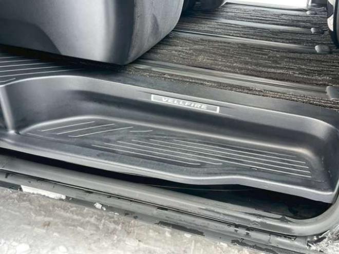 ヴェルファイア2.5 Z Gエディション 4WD　クルーズコントロール　アイドリングストップ　ABS　エアコン　パワステ　パワーウィンドウ　スマートキー　キーレス　オットマン　電動シート　3列シート　両側電動スライドドア　アルミホイール　MTモード 2500