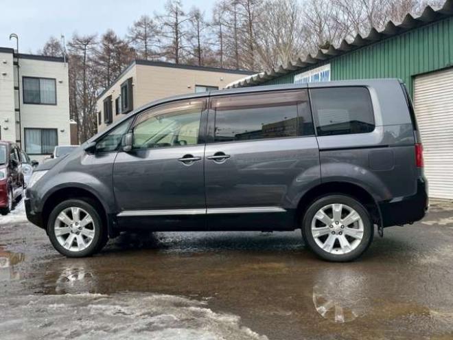 デリカD：5 2.4 G パワーパッケージ 4WD　ETC　アルパインBIGナビ　バックカメラ　両側電動スライドドア　パワステ　パワーウィンドウ　純正アルミ　クルーズコントロール　エアコン　キーレスエントリー　横滑り防止装置　盗難防止装置　3列シート 2400