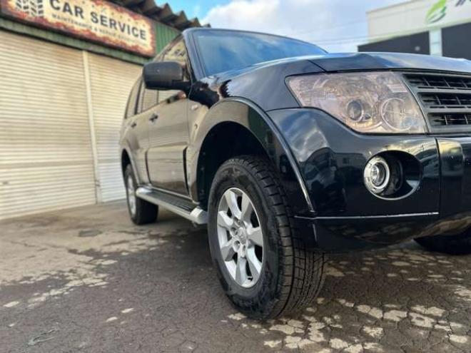 パジェロ3.2 ロング GR ディーゼルターボ 4WD　リフトアップ(ジャオス)　パワステ　パワーウィンドウ　社外ナビ　バックカメラ　純正アルミホイール　ETC　シートヒーター　3列シート　横滑り防止装置　盗難防止装置　ABS　キーレスエントリー 3200