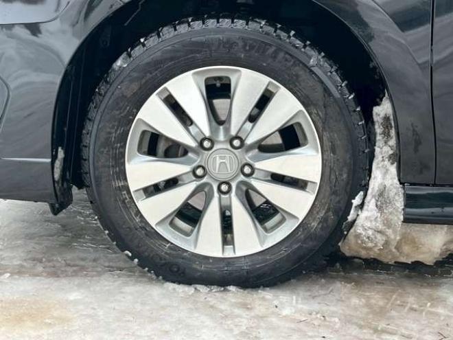 ステップワゴン2.0 スパーダ Z クールスピリット 4WD　純正地デジナビ　エンジンスターター　クルーズコントロール　フリップダウン　ABS　パワステ　パワーウィンドウ　キーレスエントリー　スマートキー　3列シート　両側電動スライドドア　社外アルミ 2000