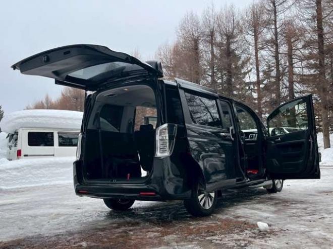 ステップワゴン2.0 スパーダ Z クールスピリット 4WD　純正地デジナビ　エンジンスターター　クルーズコントロール　フリップダウン　ABS　パワステ　パワーウィンドウ　キーレスエントリー　スマートキー　3列シート　両側電動スライドドア　社外アルミ 2000