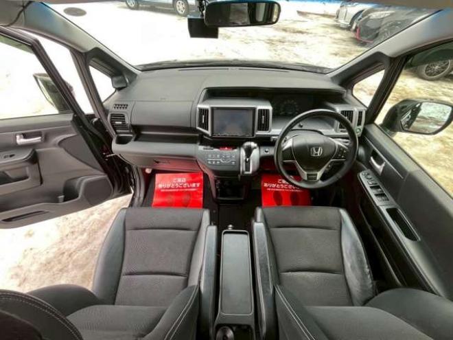 ステップワゴン2.0 スパーダ Z クールスピリット 4WD　純正地デジナビ　エンジンスターター　クルーズコントロール　フリップダウン　ABS　パワステ　パワーウィンドウ　キーレスエントリー　スマートキー　3列シート　両側電動スライドドア　社外アルミ 2000