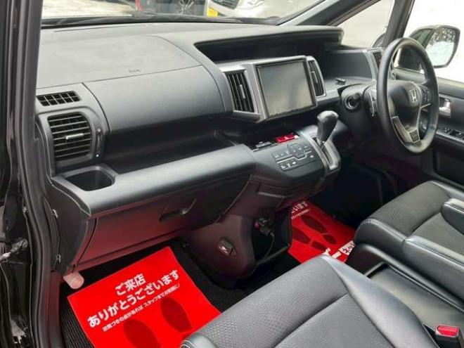 ステップワゴン2.0 スパーダ Z クールスピリット 4WD　純正地デジナビ　エンジンスターター　クルーズコントロール　フリップダウン　ABS　パワステ　パワーウィンドウ　キーレスエントリー　スマートキー　3列シート　両側電動スライドドア　社外アルミ 2000