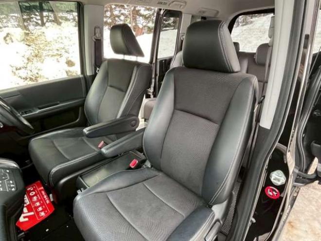 ステップワゴン2.0 スパーダ Z クールスピリット 4WD　純正地デジナビ　エンジンスターター　クルーズコントロール　フリップダウン　ABS　パワステ　パワーウィンドウ　キーレスエントリー　スマートキー　3列シート　両側電動スライドドア　社外アルミ 2000