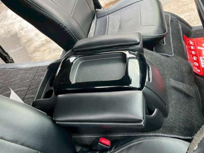 ハイエース2.7 GL ロング ミドルルーフ 4WD　10人乗り　パワステ　パワーウィンドウ　エアコン　社外ナビ　後席モニター　キーレスエントリー　片側スライドドア　盗難防止装置　フロントモデリスタ 2700