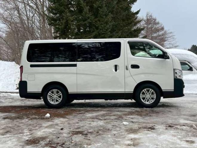 キャラバンNV350 2.5 プレミアムGX ロングボディ ディーゼルターボ 4WD　エンジンスターター　社外11インチナビ　バックカメラ　ETC　ワンオーナー　左側電動スライドドア　社外アルミ　パワーウィンドウ　パワステ　後席モニター　ABS　キーレスエントリー　衝突被害軽減ブレーキ 2500