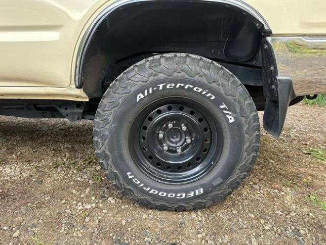 ハイラックスサーフ2.7 SSR-X プレミアムセレクション 4WD　リフトアップ　ETC　バックカメラ　社外ナビ　パワーウィンドウ　パワステ　ABS　全塗装済 2700