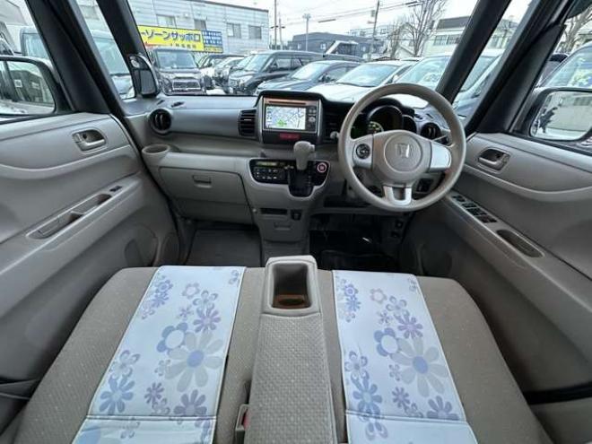 N-BOXカスタムG Lパッケージ 4WD　左側パワースライドドア　SDナビ　　バックモニター　社外アルミホイール冬　社外アルミホイール夏　プッシュスタート　キーレスキー 660