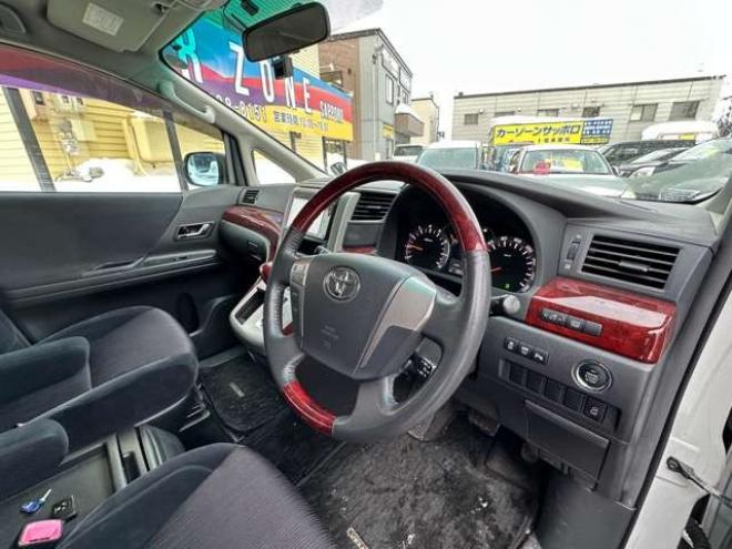 ヴェルファイア2.4 Z 4WD　片側パワースライドドア　Bluetooth　横滑り防止装置　コーナーセンサー　プッシュスタート　ビルトインETC　HDDナビ　ワンセグTV　バックモニター　社外18インチホイール夏 2400