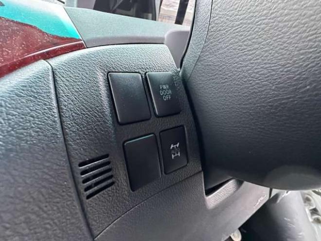 ヴェルファイア2.4 Z 4WD　片側パワースライドドア　Bluetooth　横滑り防止装置　コーナーセンサー　プッシュスタート　ビルトインETC　HDDナビ　ワンセグTV　バックモニター　社外18インチホイール夏 2400