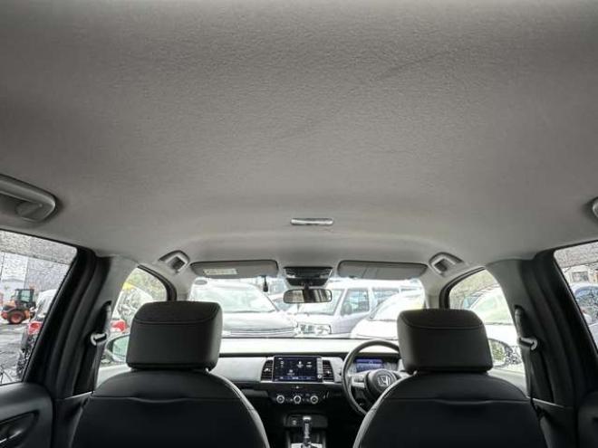 フィット1.5 e:HEV ホーム 4WD　純正ナビ　Bluetooth　バックカメラ　クルーズコントロール　コーナーセンサー　ハーフレザーシート　ETC　ミラーヒーター　横滑り防止装置　ブレーキホールド　USB前後　社外アルミホイール夏 1500