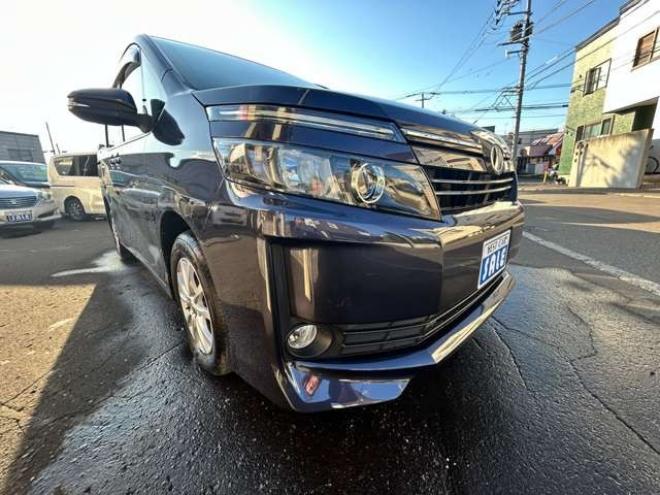 ヴォクシー2.0 X 4WD　電動スライドドア　冬タイヤセット　ドラレコ　アクセル踏み間違い防止装置 ナビTVバックモニター 2000