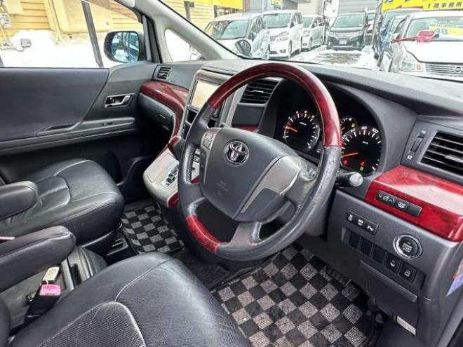 アルファード2.4 240S 4WD　片側パワースライドドア　社外ナビ　地デジ　ビルトインETC　横滑り防止装置　コーナーセンサー　社外19インチアルミホイール夏　プッシュスタート 2400