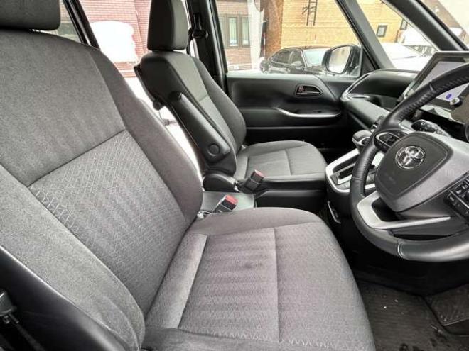 ヴォクシー2.0 S-G 4WD　バックモニター　左右電動スライドドア　衝突軽減ブレーキアクセル踏み間違いブレーキ　ETCレーンキープアシスト 2000