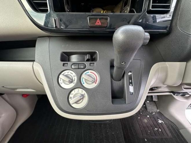 デイズルークスS 4WD　シートシーター　アイドリングストップ　横滑り防止装置　衝突軽減軽減ブレーキ　ETC　スチールホイール冬 660