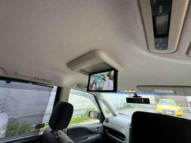 セレナ2.0 ハイウェイスター 4WD　左側パワースライドドア　Bluetooth 2000