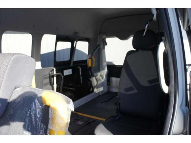 レジアスエース2.7 ウェルキャブ Bタイプ スーパーロング 4WD　ワンオーナー　純正メモリーナビTV　Bカメラ　車いす移動車　車いす2基固定装置付き　9人乗り　リア電動リフト　寒冷地仕様 福祉車両 2700