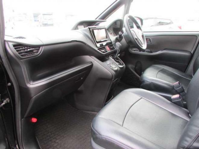 ヴォクシー2.0 X 4WD　トヨタセーフティセンス/LEDヘッドライト/両側パワースライドドア/ETC/社外ナビ/フルセグTV/バックカメラ/スマートキー一体式エンジンスターター 2000