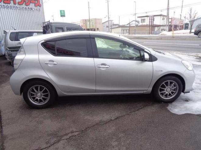 アクア1.5 S　キーフリー　純正ナビ　ワンセグ　ハイブリッド 2WD 1500