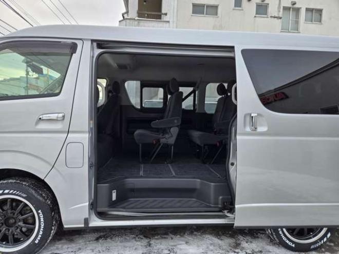 ハイエース2.7 GL ロング ミドルルーフ 4WD　寒冷地仕様　10人乗り　リアヒーター&クーラー　プッシュスタート　スマートキー　横滑り防止　オートライト　バックカメラ　純正ナビ　ワンセグTV　Bluetooth　CD/DVD　FM/AM　電動格納ミラー　ETC 2700