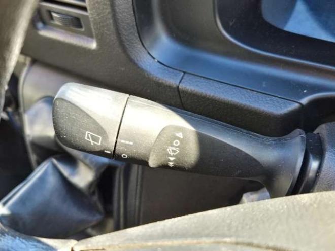 ハイエースバン3.0 DX ロング ディーゼルターボ 4WD　4WD　6人乗り　リアヒーター&リアクーラー　パワーヒート　キーレス　トヨタ純正オーディオプレーヤー　FM/AM　AUX　フロントベンチシート　マルチユースシートバックコンソール　リアアンダーミラー 3000