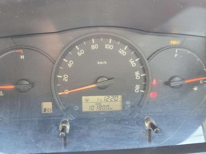 ハイエースバン3.0 DX ロング ディーゼルターボ 4WD　4WD　6人乗り　リアヒーター&リアクーラー　パワーヒート　キーレス　トヨタ純正オーディオプレーヤー　FM/AM　AUX　フロントベンチシート　マルチユースシートバックコンソール　リアアンダーミラー 3000