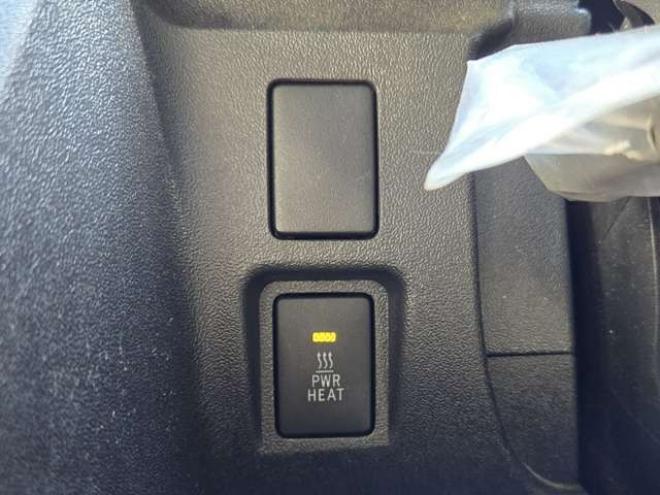 ハイエースバン3.0 DX ロング ディーゼルターボ 4WD　4WD　6人乗り　リアヒーター&リアクーラー　パワーヒート　キーレス　トヨタ純正オーディオプレーヤー　FM/AM　AUX　フロントベンチシート　マルチユースシートバックコンソール　リアアンダーミラー 3000