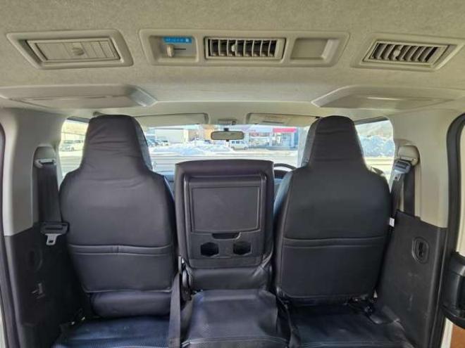 ハイエースバン3.0 DX ロング ディーゼルターボ 4WD　4WD　6人乗り　リアヒーター&リアクーラー　パワーヒート　キーレス　トヨタ純正オーディオプレーヤー　FM/AM　AUX　フロントベンチシート　マルチユースシートバックコンソール　リアアンダーミラー 3000