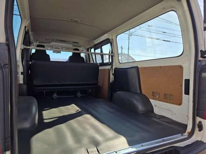 ハイエースバン3.0 DX ロング ディーゼルターボ 4WD　4WD　6人乗り　リアヒーター&リアクーラー　パワーヒート　キーレス　トヨタ純正オーディオプレーヤー　FM/AM　AUX　フロントベンチシート　マルチユースシートバックコンソール　リアアンダーミラー 3000