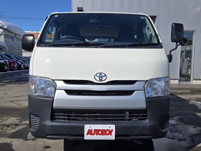 ハイエースバン3.0 DX ロング ディーゼルターボ 4WD　4WD　6人乗り　リアヒーター&リアクーラー　パワーヒート　キーレス　トヨタ純正オーディオプレーヤー　FM/AM　AUX　フロントベンチシート　マルチユースシートバックコンソール　リアアンダーミラー 3000