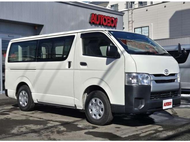 ハイエースバン3.0 DX ロング ディーゼルターボ 4WD　4WD　6人乗り　リアヒーター&リアクーラー　パワーヒート　キーレス　トヨタ純正オーディオプレーヤー　FM/AM　AUX　フロントベンチシート　マルチユースシートバックコンソール　リアアンダーミラー 3000