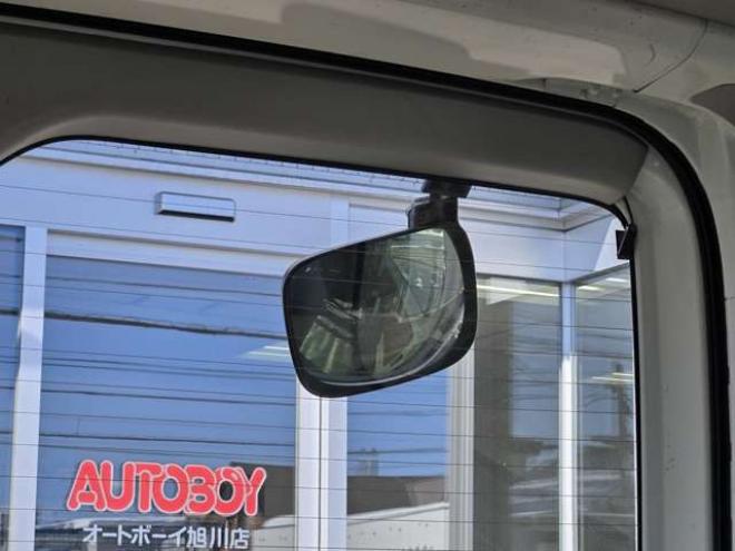 ハイエースバン3.0 DX ロング ディーゼルターボ 4WD　4WD　6人乗り　リアヒーター&リアクーラー　パワーヒート　キーレス　トヨタ純正オーディオプレーヤー　FM/AM　AUX　フロントベンチシート　マルチユースシートバックコンソール　リアアンダーミラー 3000