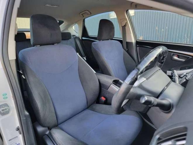 プリウス1.8 S　下廻り防錆塗装済 コムテック製ドラレコ  ケンウッド製社外ナビ フルセグ Bluetooth バックカメラ ETC フロント&テールエアロ プッシュスタート スマートキー 社外アルミ 2WD 1800