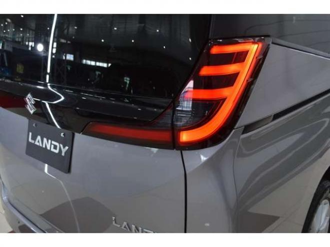 ランディ2.0 G 4WD　ワンオーナー車8人乗り4WDセーフティサポート搭載プリクラッシュセーフティ両側オートスライドドア9インチナビTVバックカメラETCレーダークルーズコントロールLEDドラレコシートヒーター 2000