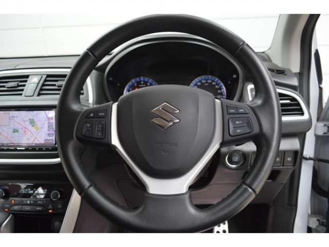 SX4S-CROSS 1.6 4WD　ワンオーナー車ALLGRIP4WD横滑り防止装置パドルシフト横滑り防止装置7インチワイドナビTVディスチャージヘッドライトETCクルーズコントロール社外18インチアルミ 1600