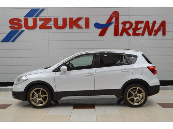 SX4S-CROSS 1.6 4WD　ワンオーナー車ALLGRIP4WD横滑り防止装置パドルシフト横滑り防止装置7インチワイドナビTVディスチャージヘッドライトETCクルーズコントロール社外18インチアルミ 1600