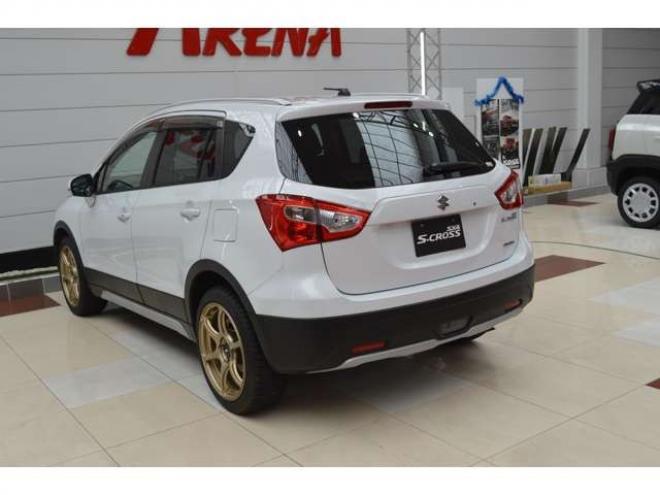 SX4S-CROSS 1.6 4WD　ワンオーナー車ALLGRIP4WD横滑り防止装置パドルシフト横滑り防止装置7インチワイドナビTVディスチャージヘッドライトETCクルーズコントロール社外18インチアルミ 1600