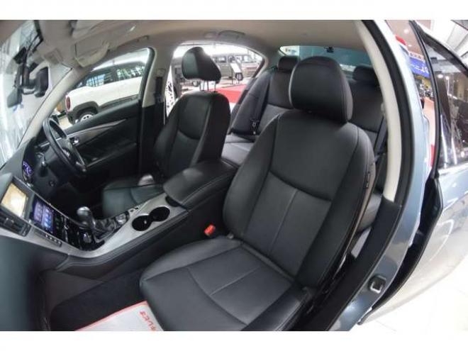 スカイライン3.5 350GT FOUR ハイブリッド タイプP　ハイブリッド4WDアイドリングストップエマージェンシーブレーキ横滑り防止装置HIDライト全方位モニター付純正ナビTVバックカメラ黒革シートヒーターETCアダプティブクルーズコントロール 3500