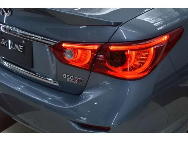 スカイライン3.5 350GT FOUR ハイブリッド タイプP　ハイブリッド4WDアイドリングストップエマージェンシーブレーキ横滑り防止装置HIDライト全方位モニター付純正ナビTVバックカメラ黒革シートヒーターETCアダプティブクルーズコントロール 3500