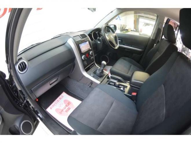 エスクード2.4 XG 4WD　ワンオーナー車5速マニュアル4WD横滑り防止装置SDナビTVバックカメラETCクルーズコントロールドライブレコーダーディスチャージヘッドライト純正17インチアルミシートヒーター 2400