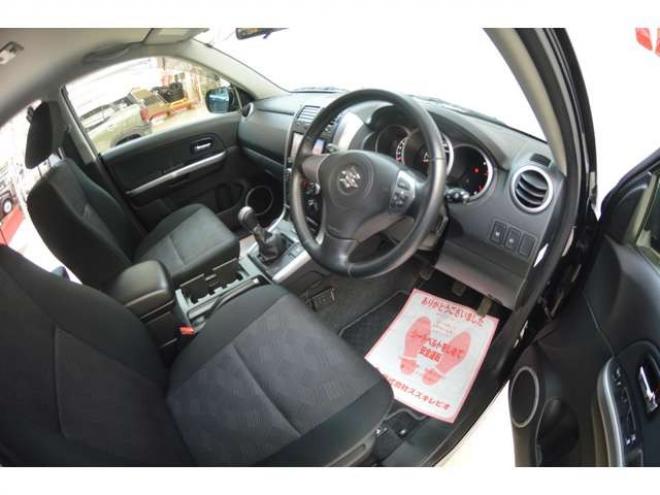 エスクード2.4 XG 4WD　ワンオーナー車5速マニュアル4WD横滑り防止装置SDナビTVバックカメラETCクルーズコントロールドライブレコーダーディスチャージヘッドライト純正17インチアルミシートヒーター 2400