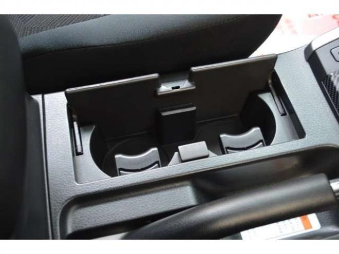 エスクード2.4 XG 4WD　ワンオーナー車5速マニュアル4WD横滑り防止装置SDナビTVバックカメラETCクルーズコントロールドライブレコーダーディスチャージヘッドライト純正17インチアルミシートヒーター 2400