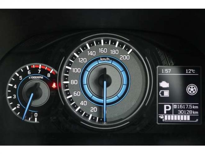 クロスビー1.0 ハイブリッド MX スズキ セーフティ サポートパッケージ装着車 4WD　CDプレイヤー　シートヒーター　アイドリングストップ　パーキングセンサー　デュアルセンサーブレーキサポート　ヒルディセントコントロール 1000