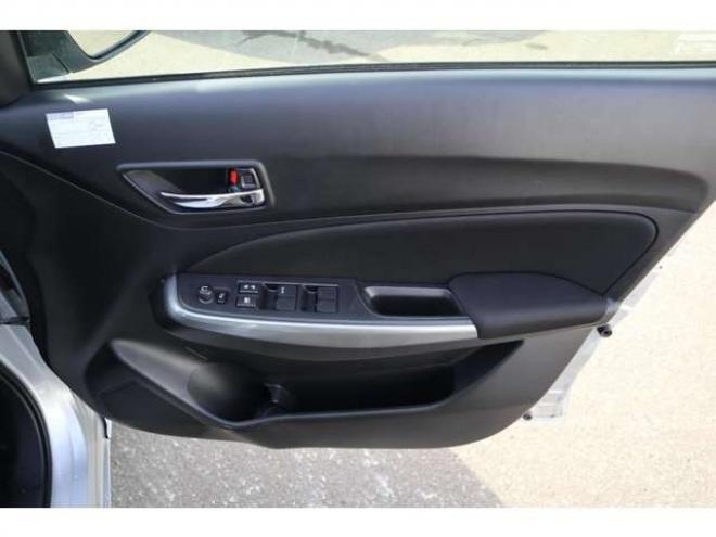 スイフト1.2 XL セーフティパッケージ装着車 4WD　CDプレイヤー　シートヒーター　パドルシフト　オートライト　アダプティブクルーズコントロール　車線逸脱警報 1200