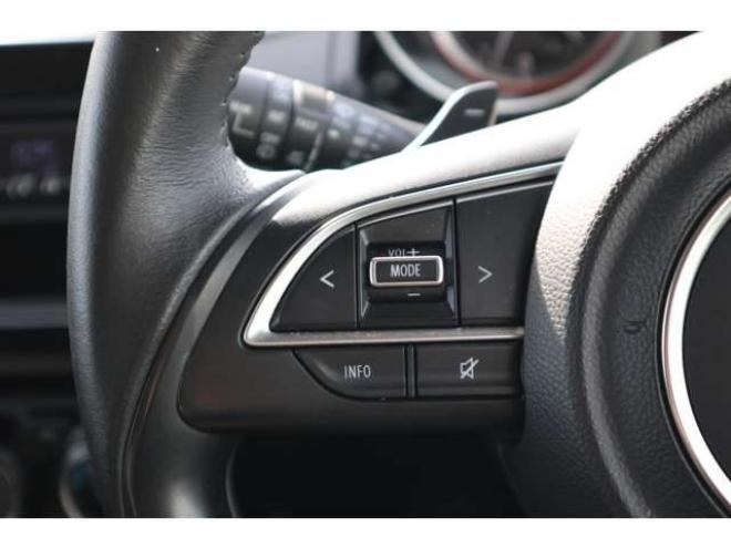 スイフト1.2 XL セーフティパッケージ装着車 4WD　CDプレイヤー　シートヒーター　パドルシフト　オートライト　アダプティブクルーズコントロール　車線逸脱警報 1200